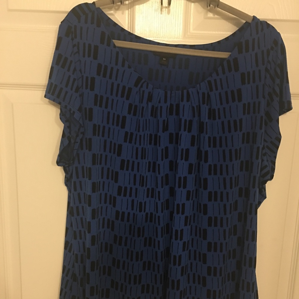 Worthington women’s black & royal blue shirt.